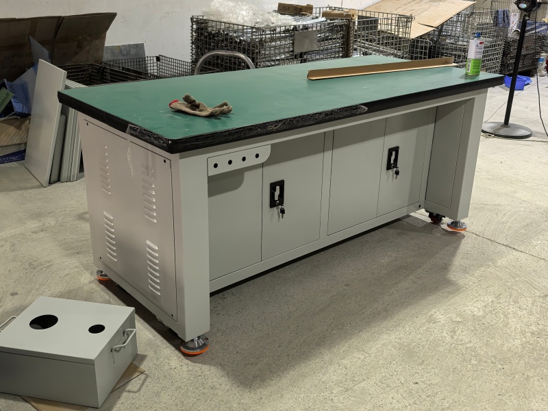 Điểm mấu chốt bố trí bàn thao tác cạnh dây chuyền sản xuất | Linh kiện chính xác Quảng Nhĩ Mỹ