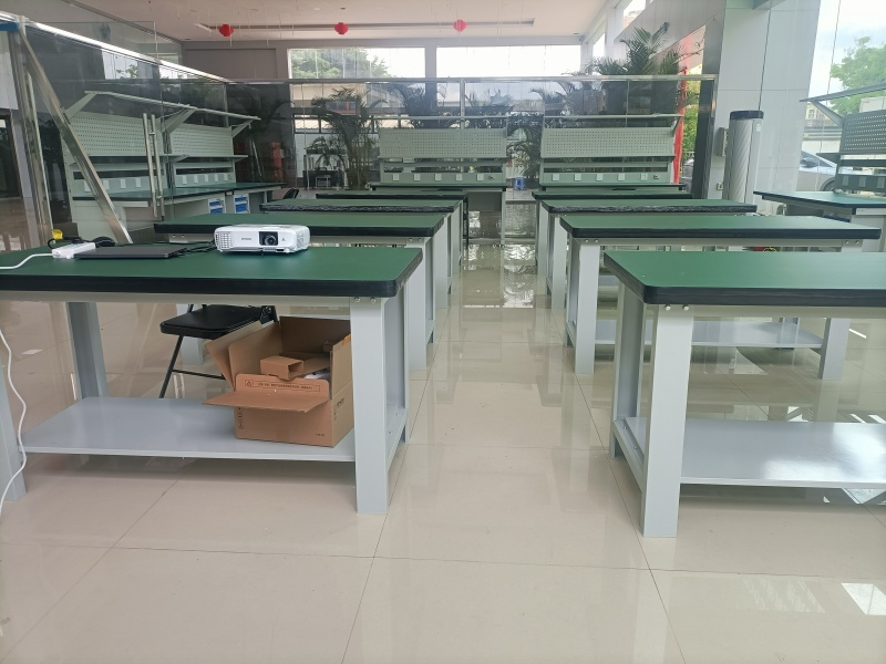 Bàn thao tác inox nên chọn mác vật liệu nào: Hướng dẫn lựa chọn và cấu hình