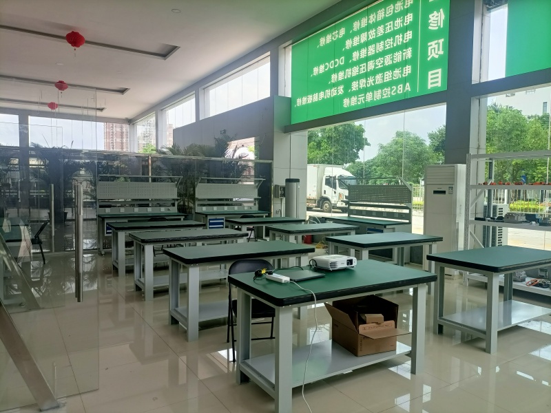 Mặt bàn composite dày 50mm phù hợp với những công việc nào: Tiêu chí lựa chọn và cấu hình thực tế