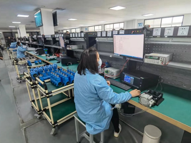Cách bố trí dụng cụ cho tủ lưu trữ có cánh cửa gắn bảng treo: Tiêu chí lựa chọn và cấu hình thực tế