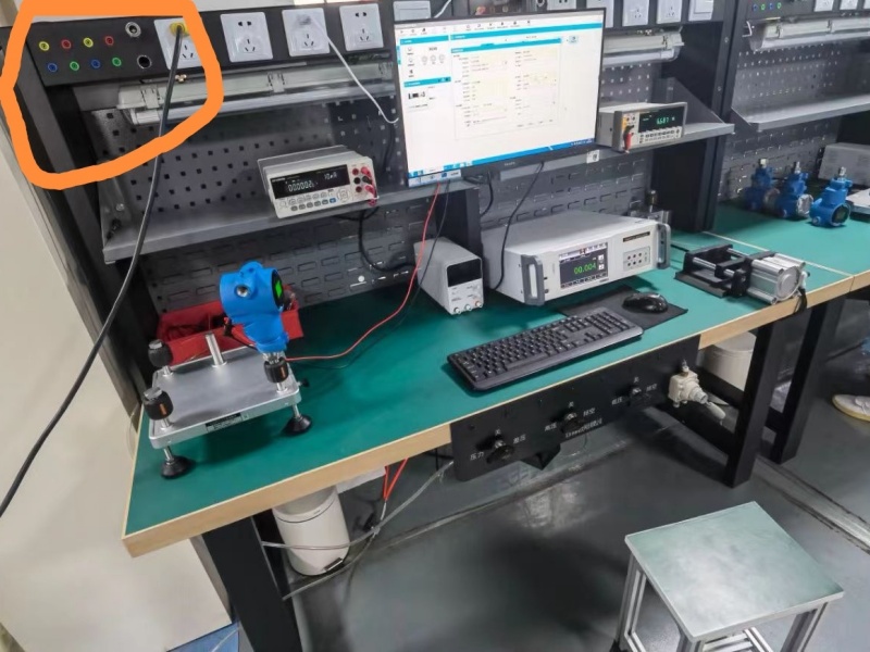Bàn làm việc composite 1 bảng treo 3 hộc kéo: Phân tích chi phí và giá trị thực tế cho nhà xưởng