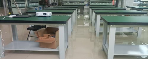 Cách xem thông số tải trọng của bàn thao tác hạng nặng: Nguyên lý kết cấu và tiêu chí đánh giá thực tế