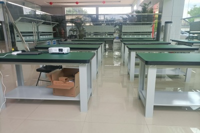 Giá xe đẩy dụng cụ được quyết định bởi những cấu hình nào: Phân tích kỹ thuật & Tối ưu ngân sách